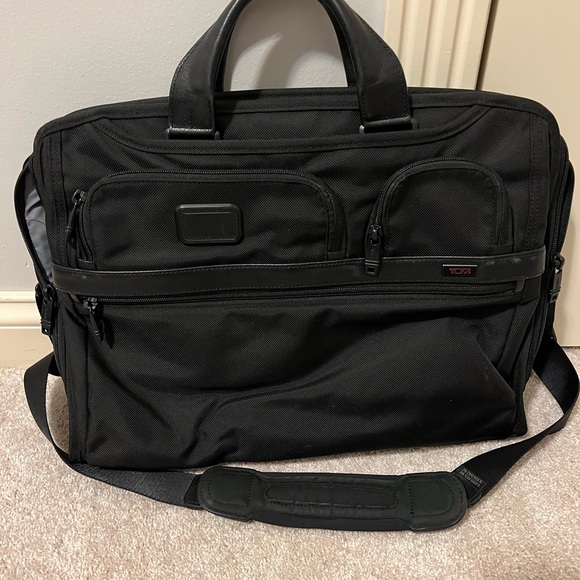 Tumi Compact Large Screen Laptop Briefcase